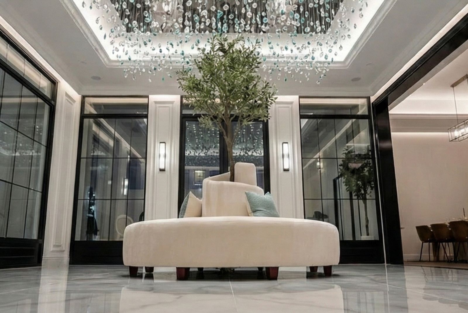 The Cerchio Sospeso Sofa, view 4